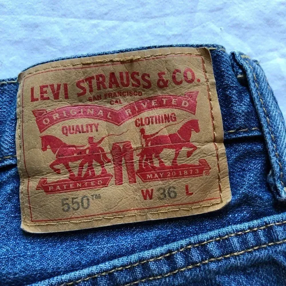 Levis waist 33